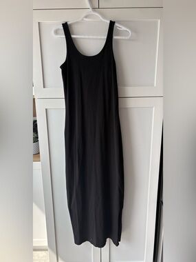 Tag Black Sleeveless Maxi Tank Dress